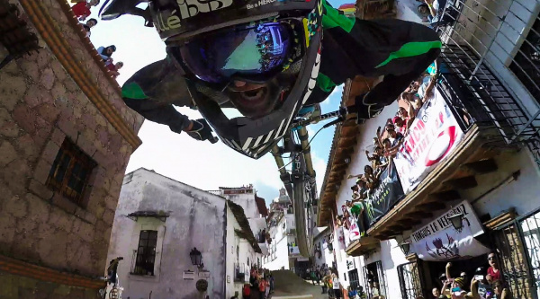 El espectacular backflip de Chris Van Dine en Taxco