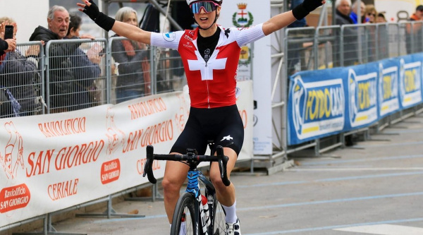 Jolanda Neff también gana en carretera, etapa y liderato en el Trofeo Ponente in Rosa