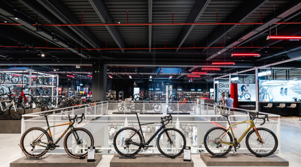 Deporvillage abre su primera tienda física con 1.200 m2, está en Madrid y no será la única