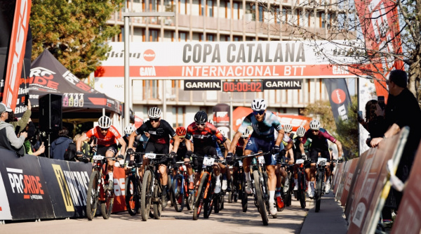 Jofre Cullell y Karla Löffelmann ganan en la Copa Catalana Internacional BTT Biking Point de Gavà
