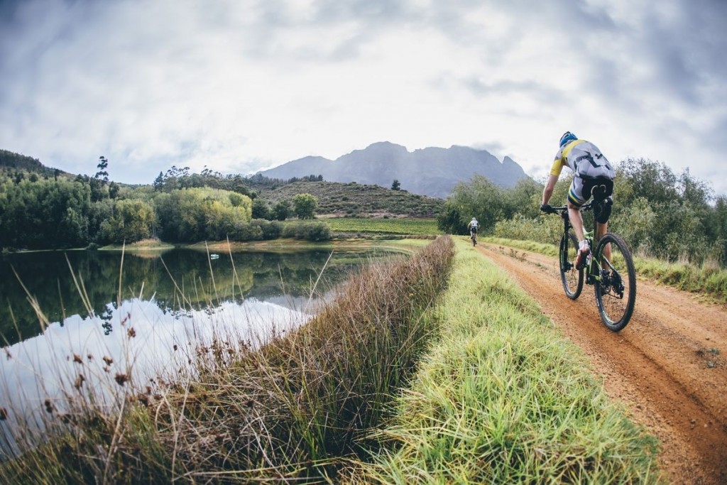 Los bikers se han encontrado un terreno más húmedo y unas temperaturas menos extremas que las del inicio de la Absa Cape Epic. Foto Ewald Sadie/Cape Epic/SPORTZPICS