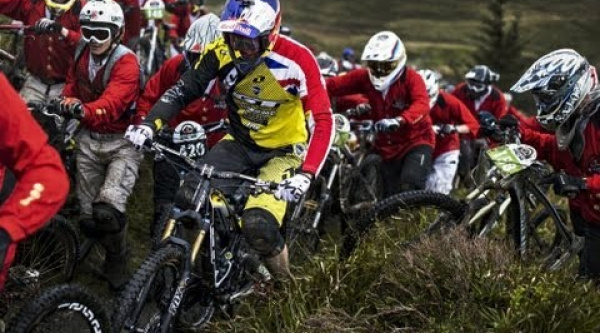 Vídeo Red Bull Foxhunt con Gee Atherton