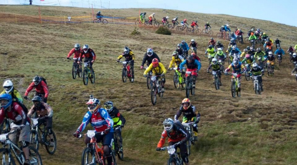 Más de 500 bikers para la espectacular Maxiavalanche de Vallnord