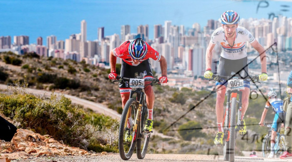 436 vatios durante 11 minutos y medio, lo que hace falta para ganar en la subida más dura de España