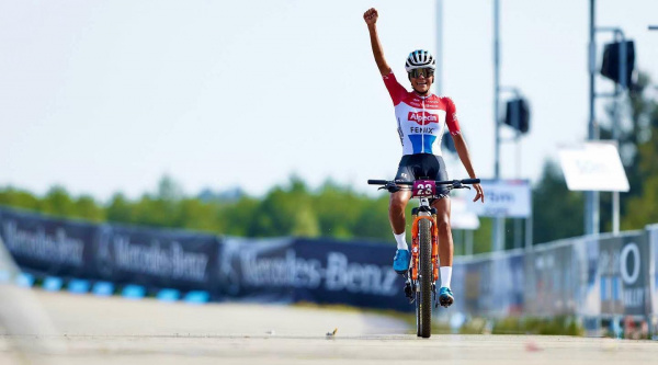 Ceylin del Carmen Alvarado, la reina del ciclocross que se acaba de estrenar ganando en Nove Mesto