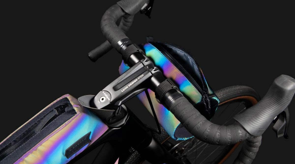 Bolsas de bikepacking Restrap reflectantes, las más espectaculares