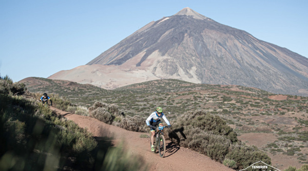 1.200 bikers listos para ver amanecer al pie del Teide en la Tenerife Teide 360