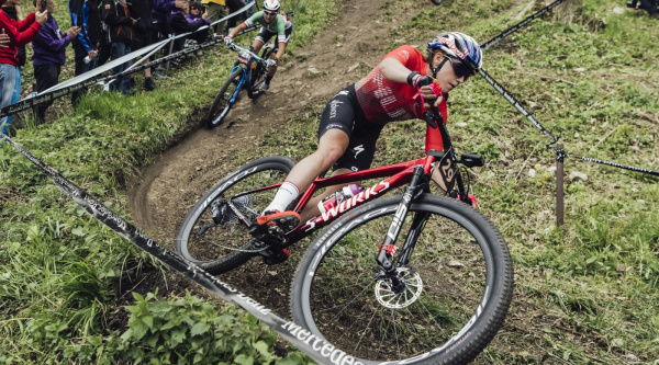 Blanka Vas renueva con el Team SD Worx: «puedo seguir combinando carretera, ciclocross y MTB»
