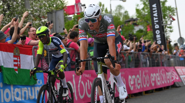 «El plan» de Mathieu van der Poel se cumple: etapa y liderato en el Giro de Italia