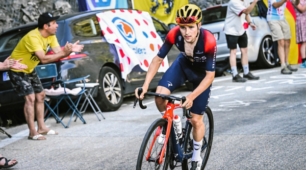 Tom Pidcock da una lección bajando y se convierte en el ciclista más joven en ganar en Alpe d´Huez