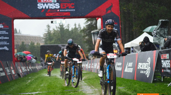[Foto reportaje] 100 km para la etapa más larga de la SPAR Swiss Epic, que por fin ve un nuevo ganador