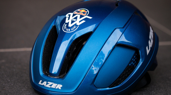 Estos son los espectaculares cascos Red Bull de Wout Van Aert que Lazer va a vender