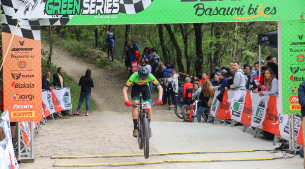 Las Green Series viven su primera carrera en seco en Burgos, con triunfos de Paula Suárez e Iñigo Gómez