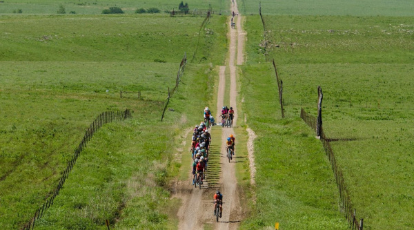 Recorrido UNBOUND Gravel 2026: recupera el sur de Emporia con más barro potencial y un streaming más ambicioso
