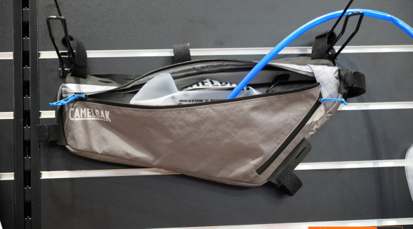 Camelbak estrena bolsas para bikepacking con premio, así es el M.U.L.E.™ On Bike Frame Pack