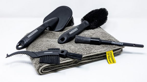 Nuevos accesorios para limpiar la bicicleta de X-Sauce: cepillos y paño de microfibra