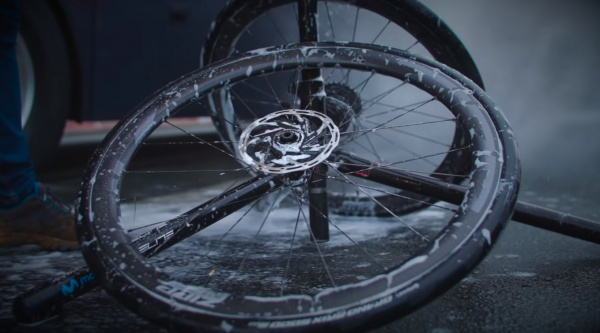 Los equipos de carretera descubren los beneficios de los neumáticos anchos a menor presión de cara a la París-Roubaix