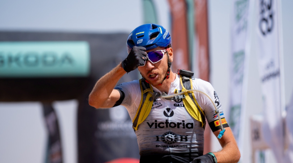 Lamiel gana la etapa y Luisle salva el liderato en un día loco en la Škoda Titan Desert Morocco