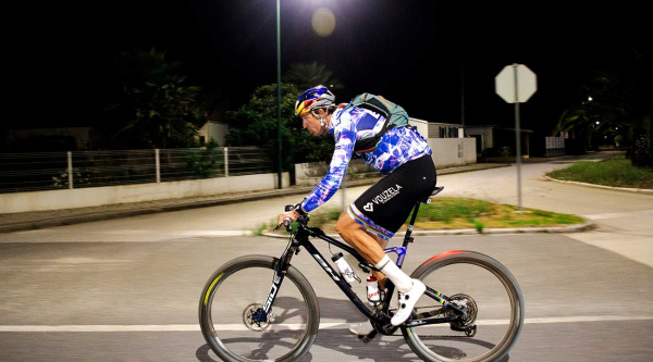 Nuevo récord mundial de Tiago Ferreira: recorrer 581 km de MTB en 24 horas