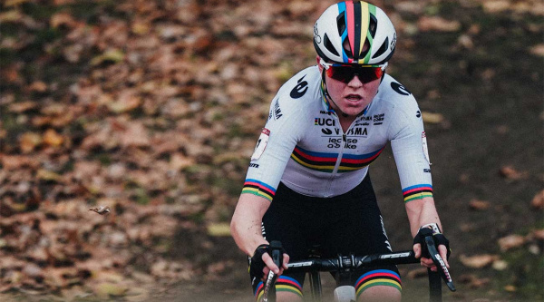 De campeona del mundo a la desmotivación: Fem van Empel pausa su carrera profesional