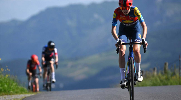Isabella Holmgren se estrena en carretera: la campeona de MTB y CX brilla en Durango