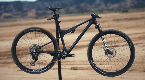 Nueva Unno Horn: 110 mm de recorrido, adiós al pivote virtual y una de las XC más ligeras del mundo