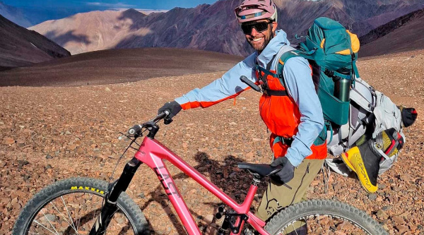 Fallece Andreas Tonelli, biker extremo e influencer, tras una caída mortal en los Dolomitas