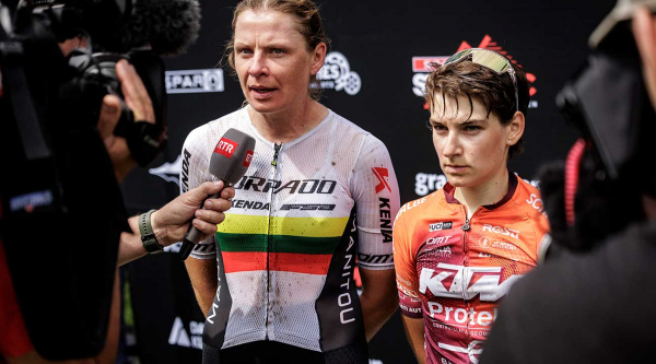 Sanción ejemplar a la pareja femenina ganadora de etapa por aprovecharse de otro equipo fuera de su categoría