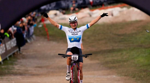 Jenny Rissveds es imbatible, también gana el XCO de la Copa del Mundo en Les Gets