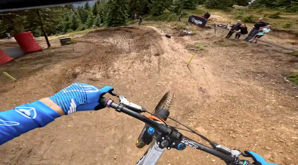 La bajada ganadora de Ronan Dunne en la Copa del Mundo de DH en Les Gets