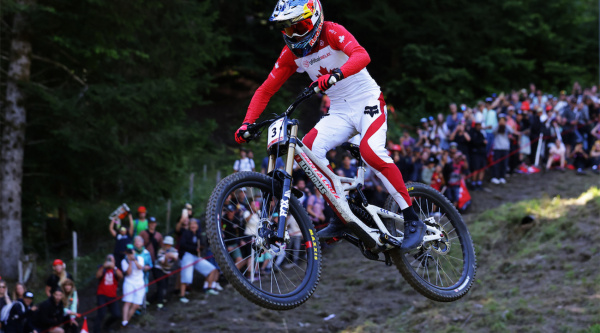 Goldstone y Höll conquistan los títulos mundiales de DH en Champéry