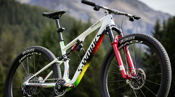 Nueva S-Works Epic 8 «campeona del mundo» para Victor Koretzky