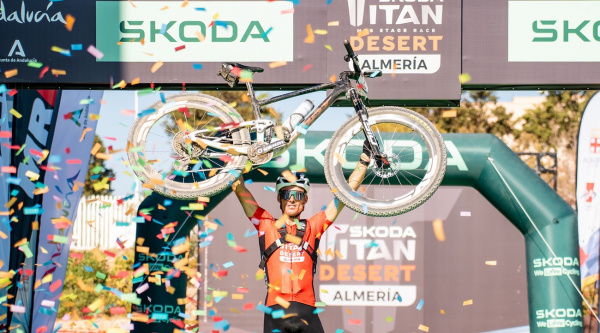 Luis León y Natalia Fischer, campeones de la Škoda Titan Desert Almería