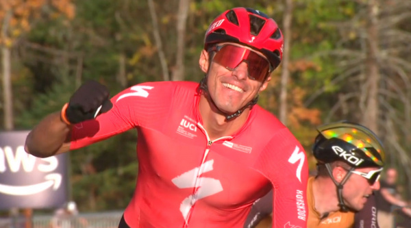 Vuelve el mejor Blevins, gana la carrera y la general de la Copa del Mundo de Short Track en otro doblete Specialized