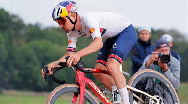 Confirmado, Tom Pidcock cambia Scott por Pinarello también en carretera