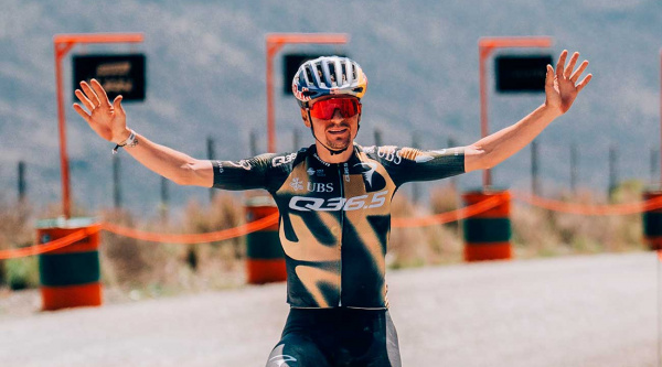 Tom Pidcock vuela y gana en el final más duro de la Gravel Burn