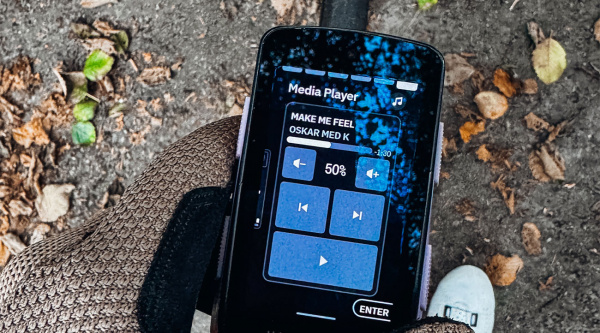 Hammerhead mejora el Karoo con control multimedia (puedes cambiar canción con los mandos AXS) y seguimiento en vivo automático