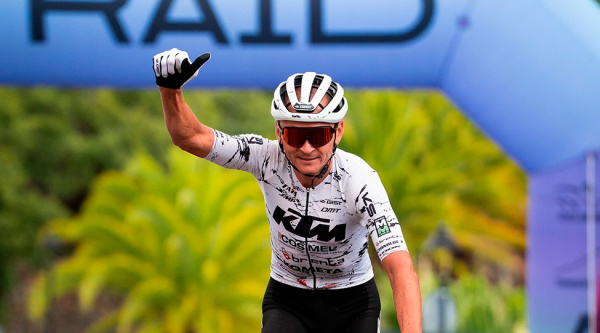 Sintsov se impone en la etapa reina y Pedro Rodríguez consolida su liderato en la Transvulcania Bike