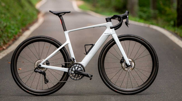 Menos de 10 kg para una e-bike, el logro de la nueva SCOTT Fastlane