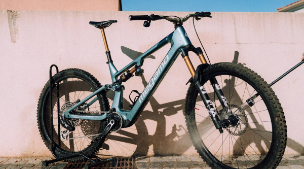 El motor Avinox ya compite, así lo ha limitado Kevin Miquel en su nueva Megamo Reason