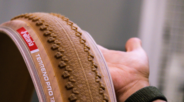 ¿Qué esconde el color de los nuevos Vittoria Terreno PRO Gravel?