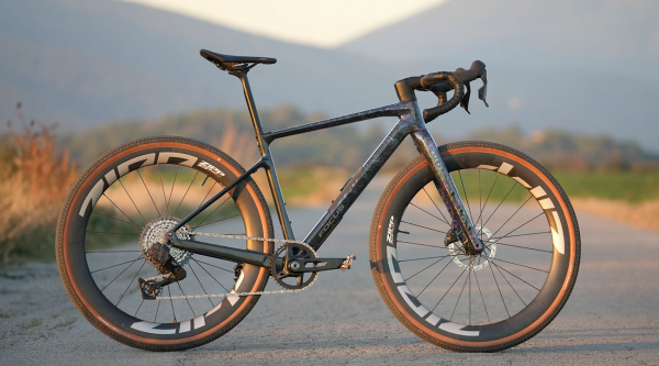 Test Focus Atlas 2026: carbono o aluminio para una gravel que se sale de su enfoque