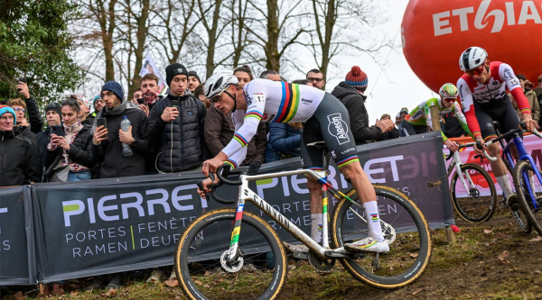 Nuevo duelo Van der Poel, Van Aert y Nys: se medirán en el regreso del Plage Cross de Hofstade