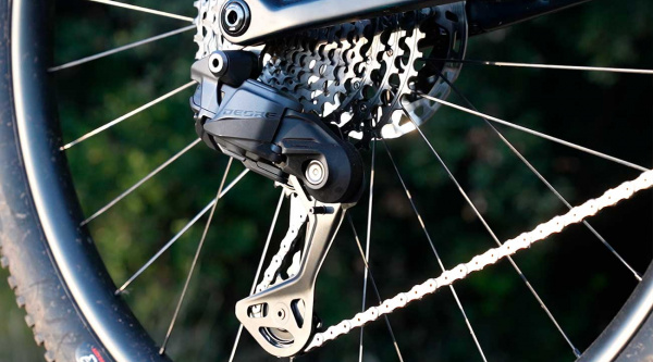 Test Shimano Deore Di2: su cambio electrónico más lógico y asequible para MTB