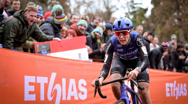 Brand se impone a Alvarado en una carrera abierta hasta el último metro en la Copa del Mundo de Amberes