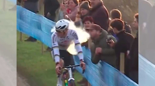 Van der Poel vuelve a sufrir otro episodio incívico en un ciclocross belga