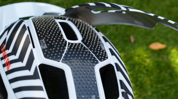 Probamos el casco Canyon Deflectr con su peculiar tecnología RLS de «rodamientos»