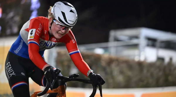 Puck Pieterse se estrena y Felipe Orts suma otro top-10 en la espectacular carrera nocturna de Diegem