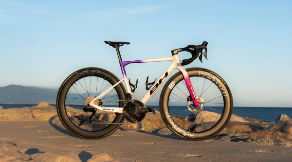 Así es la BH Ultralight del Burgos Burpellet BH, con 2 decoraciones diferentes