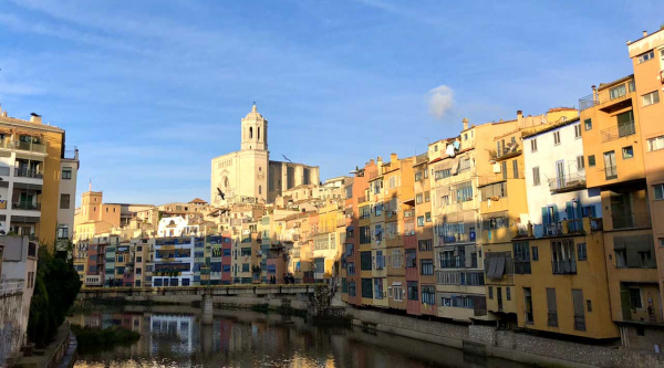 Girona estudia limitar la apertura de nuevos locales de bicicletas en el centro histórico